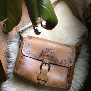 VINTAGE LEATHER EMBOSSED SHOULDER BAG